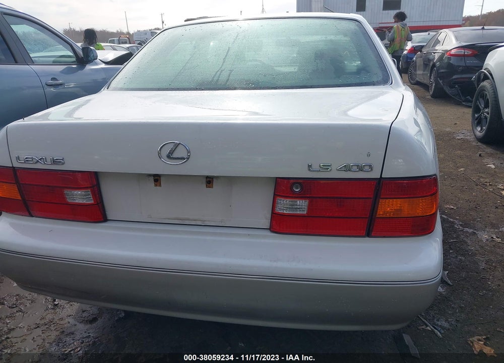 1998 LEXUS LS 400 VIN: JT8BH28F3W0138371