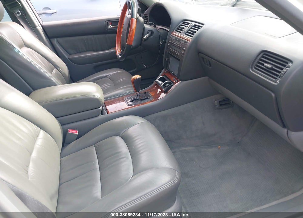 1998 LEXUS LS 400 VIN: JT8BH28F3W0138371