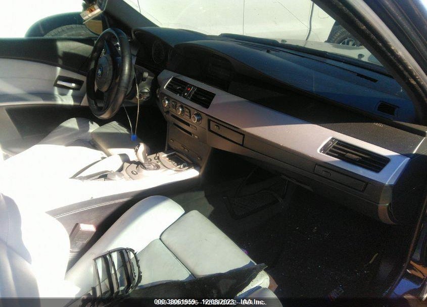 2007 BMW M5 VIN: WBSNB93597CX07336