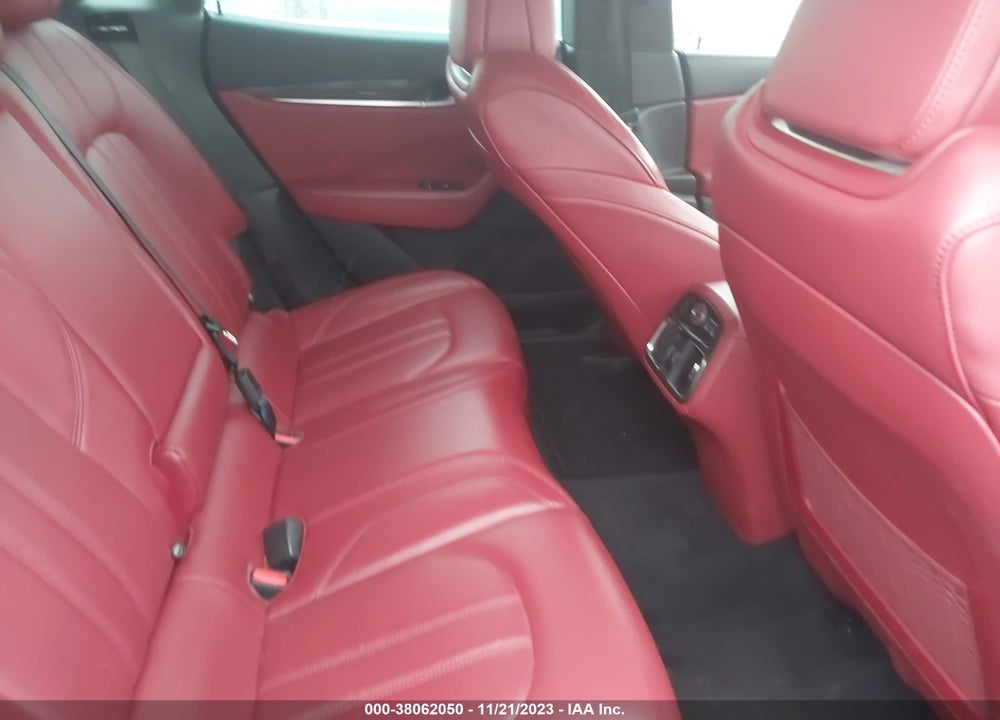 2017 MASERATI LEVANTE VIN: ZN661XUS7HX262885