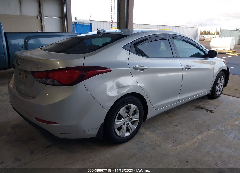 2016 HYUNDAI ELANTRA SE VIN: 5NPDH4AE3GH667024