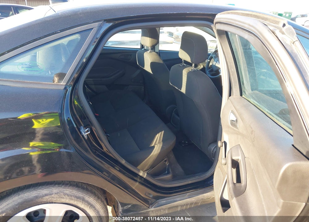 2018 FORD FOCUS S VIN: 1FADP3E2XJL277947
