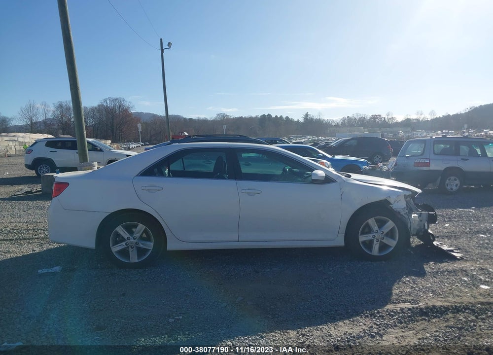 2013 TOYOTA CAMRY SE VIN: 4T1BF1FK6DU672404