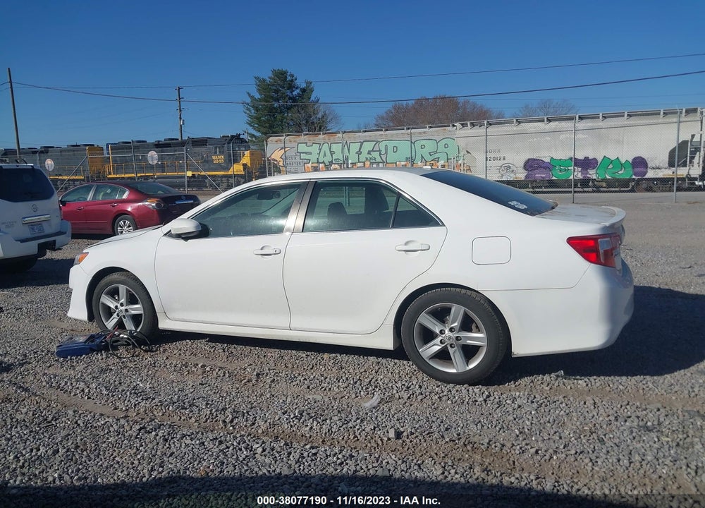 2013 TOYOTA CAMRY SE VIN: 4T1BF1FK6DU672404