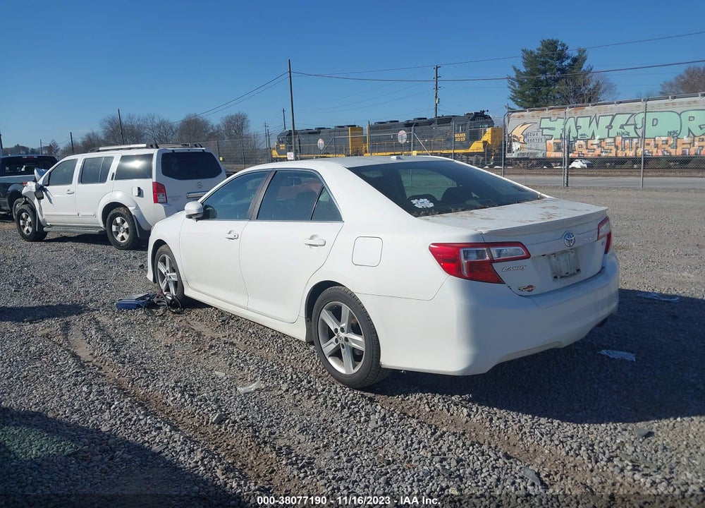 2013 TOYOTA CAMRY SE VIN: 4T1BF1FK6DU672404