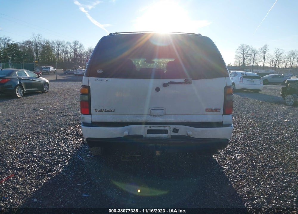 2005 GMC YUKON DENALI VIN: 1GKEK63U55J154081