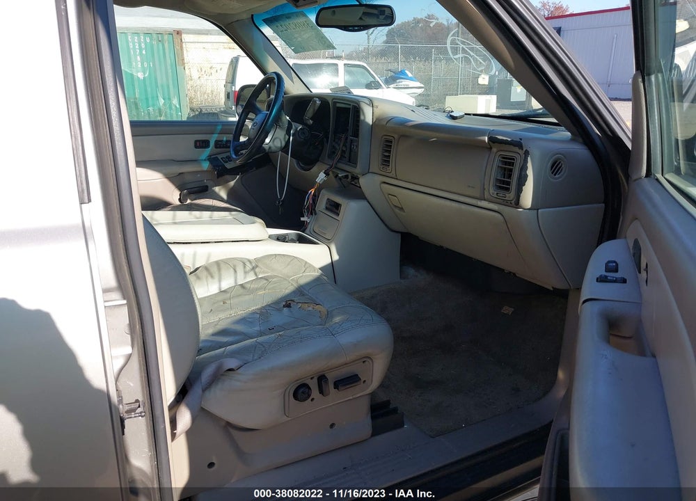2001 CHEVROLET SUBURBAN LT VIN: 3GNEC16T01G178614