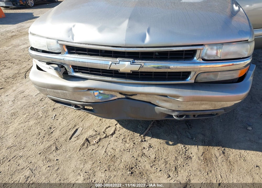 2001 CHEVROLET SUBURBAN LT VIN: 3GNEC16T01G178614