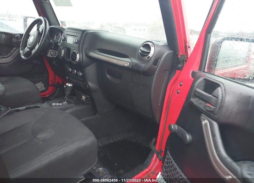 2015 JEEP WRANGLER UNLIMITED SPORT VIN: 1C4BJWDG9FL692783