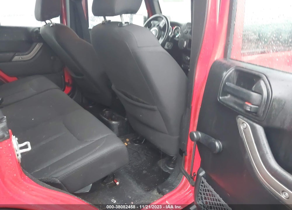 2015 JEEP WRANGLER UNLIMITED SPORT VIN: 1C4BJWDG9FL692783