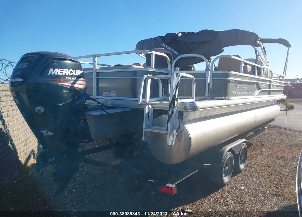 2017 TRACKER PH30 PONTOON BOAT VIN: BUJ36861G617