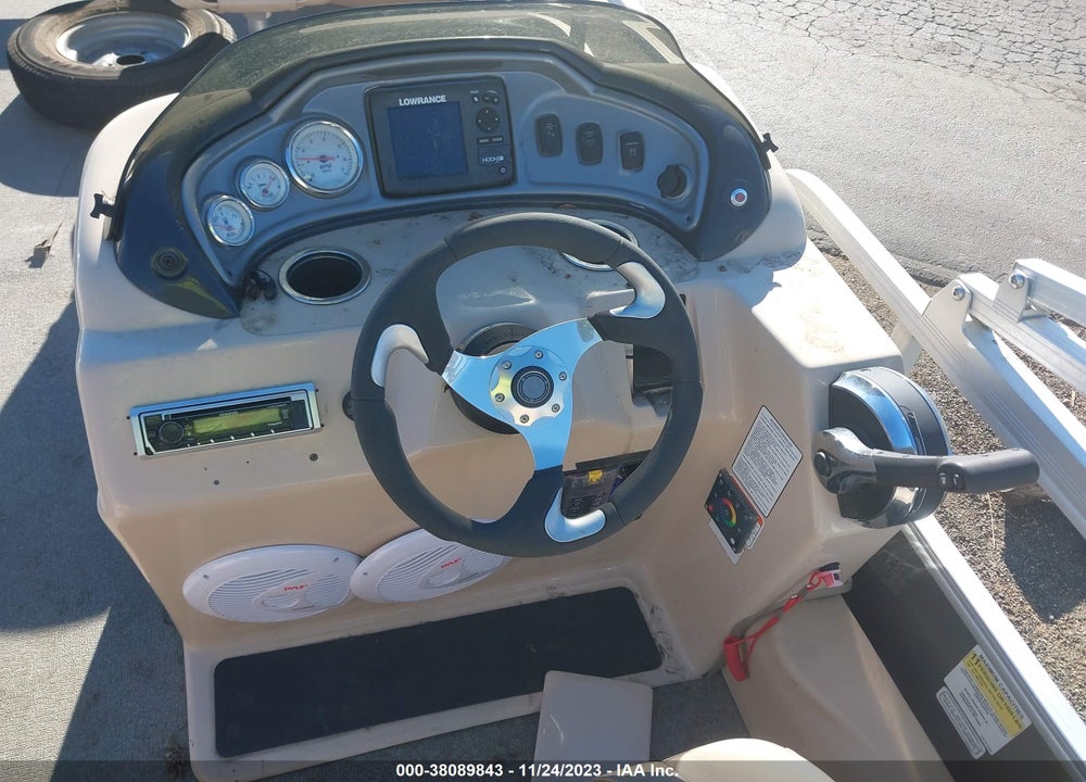 2017 TRACKER PH30 PONTOON BOAT VIN: BUJ36861G617