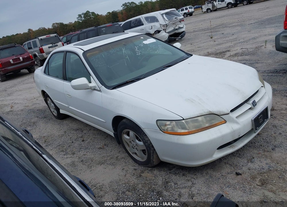 2000 HONDA ACCORD 3.0 EX VIN: 1HGCG1659YA092850