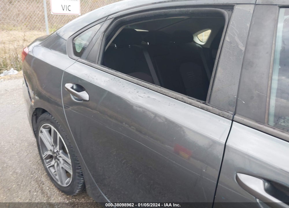 2019 KIA FORTE S VIN: 3KPF34AD7KE052357