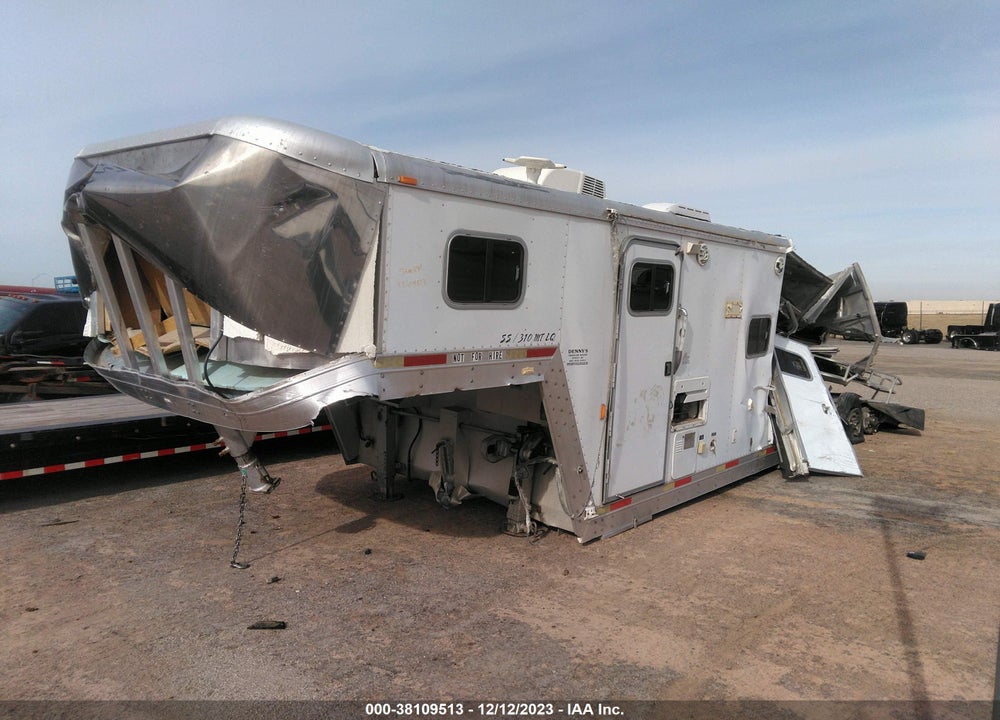 2002 EXXISS ALUMINUM TRAILERS HORSE VIN: 4LAAH282625015330