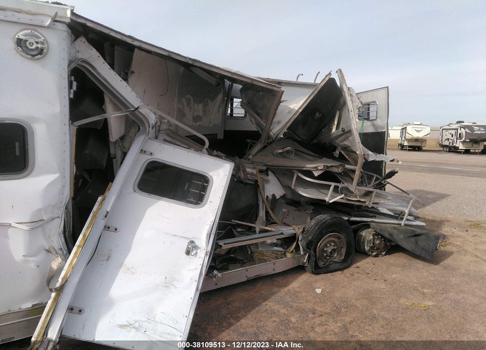2002 EXXISS ALUMINUM TRAILERS HORSE VIN: 4LAAH282625015330