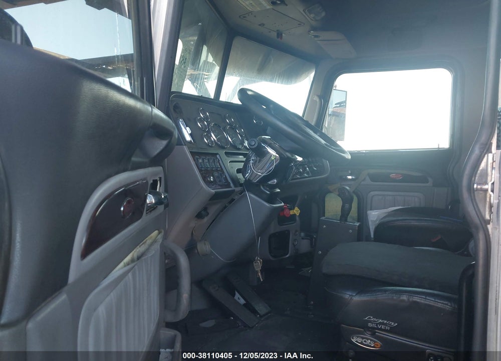 2014 PETERBILT 388 VIN: 1NPWD49X9ED254174