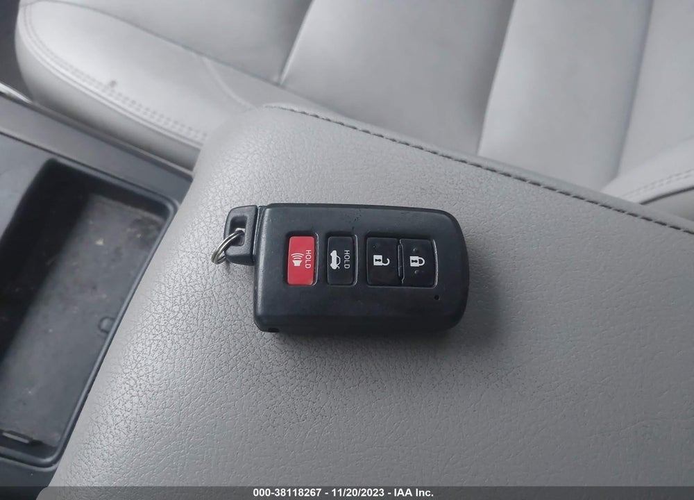 2016 TOYOTA CAMRY XLE VIN: 4T4BF1FK1GR563990