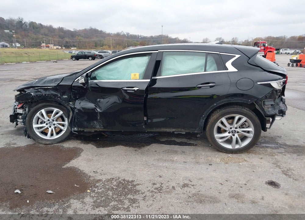 2018 INFINITI QX30 LUXURY VIN: SJKCH5CP6JA058716
