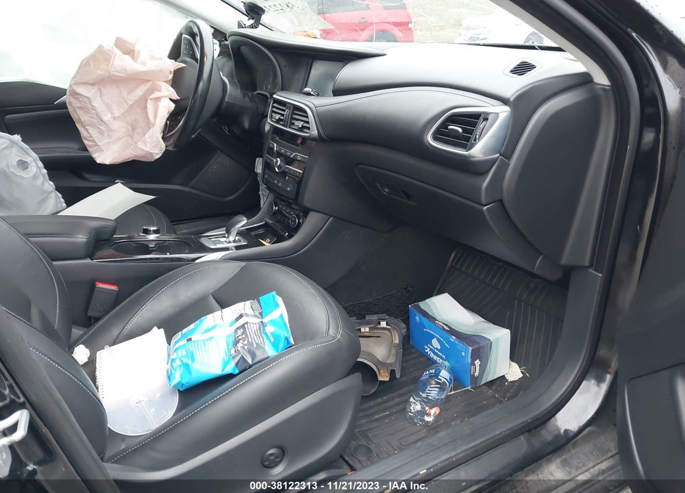 2018 INFINITI QX30 LUXURY VIN: SJKCH5CP6JA058716