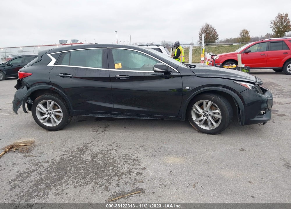 2018 INFINITI QX30 LUXURY VIN: SJKCH5CP6JA058716