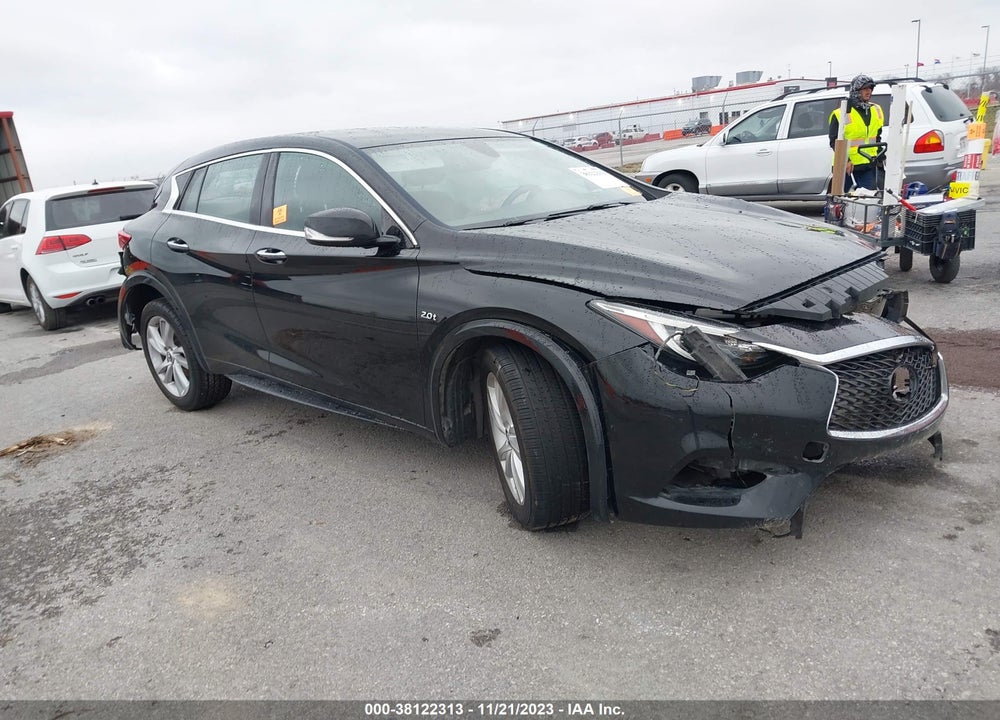 2018 INFINITI QX30 LUXURY VIN: SJKCH5CP6JA058716