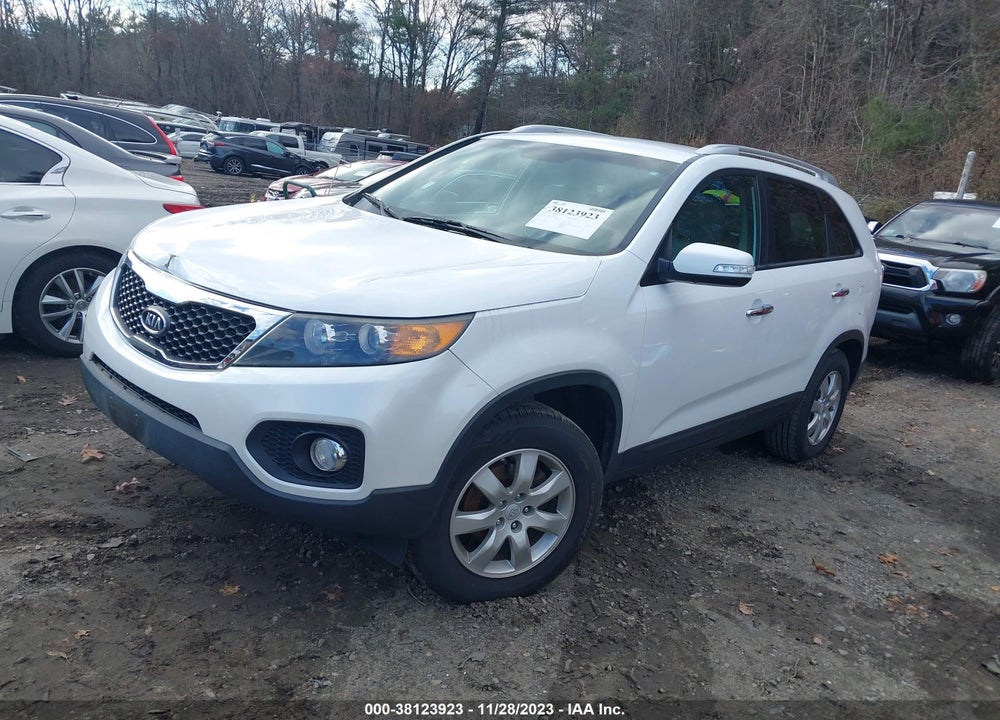 2011 KIA SORENTO LX VIN: 5XYKT3A10BG003129
