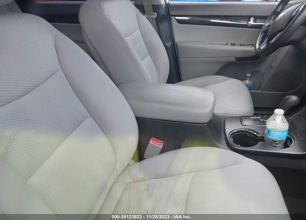 2011 KIA SORENTO LX VIN: 5XYKT3A10BG003129