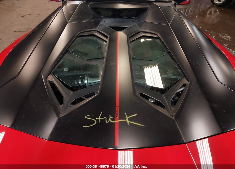 2016 LAMBORGHINI AVENTADOR VIN: ZHWUR1ZDXGLA04238