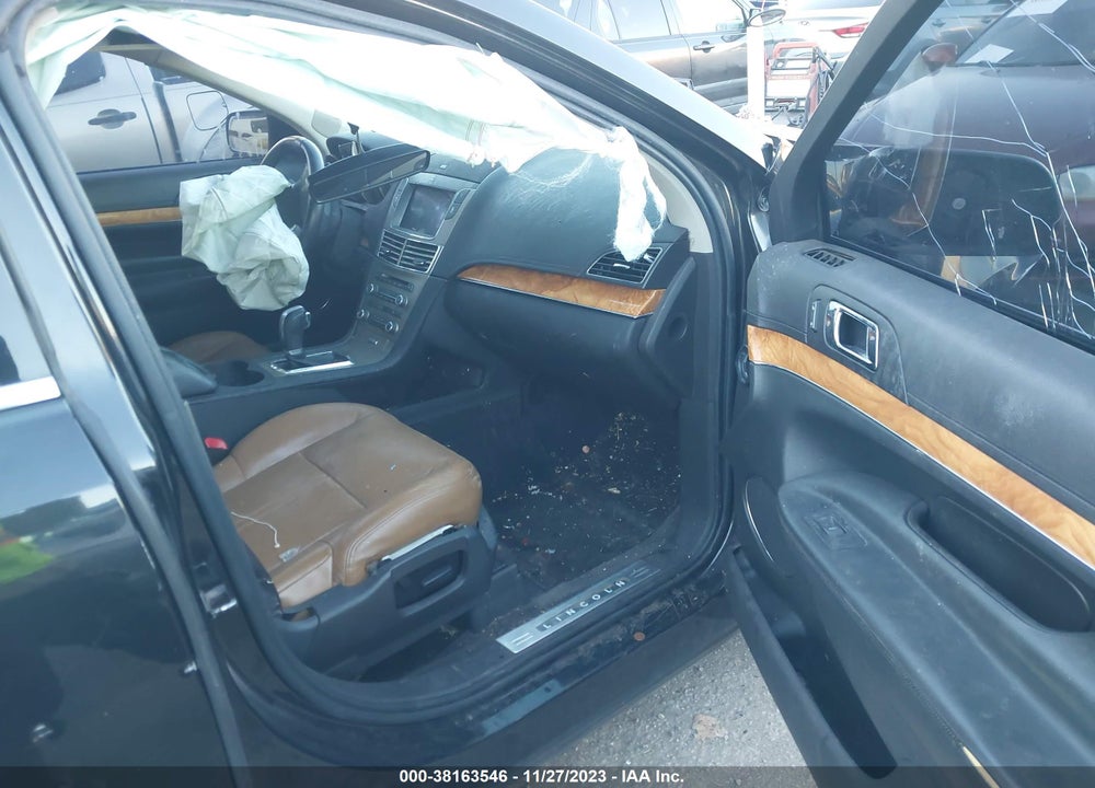 2011 LINCOLN MKT VIN: 2LMHJ5FR3BBJ52438