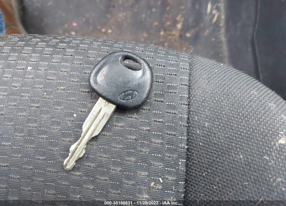 2007 HYUNDAI ACCENT GS VIN: KMHCM36C77U044774