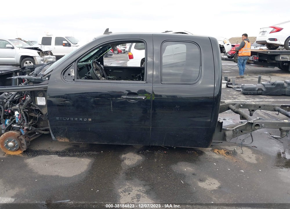 2011 CHEVROLET SILVERADO 1500 VIN: 1GCRKSE32BZ267333