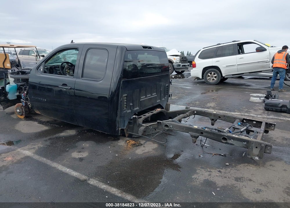 2011 CHEVROLET SILVERADO 1500 VIN: 1GCRKSE32BZ267333