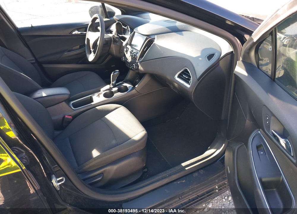 2018 CHEVROLET CRUZE LT AUTO VIN: 1G1BE5SM4J7201943