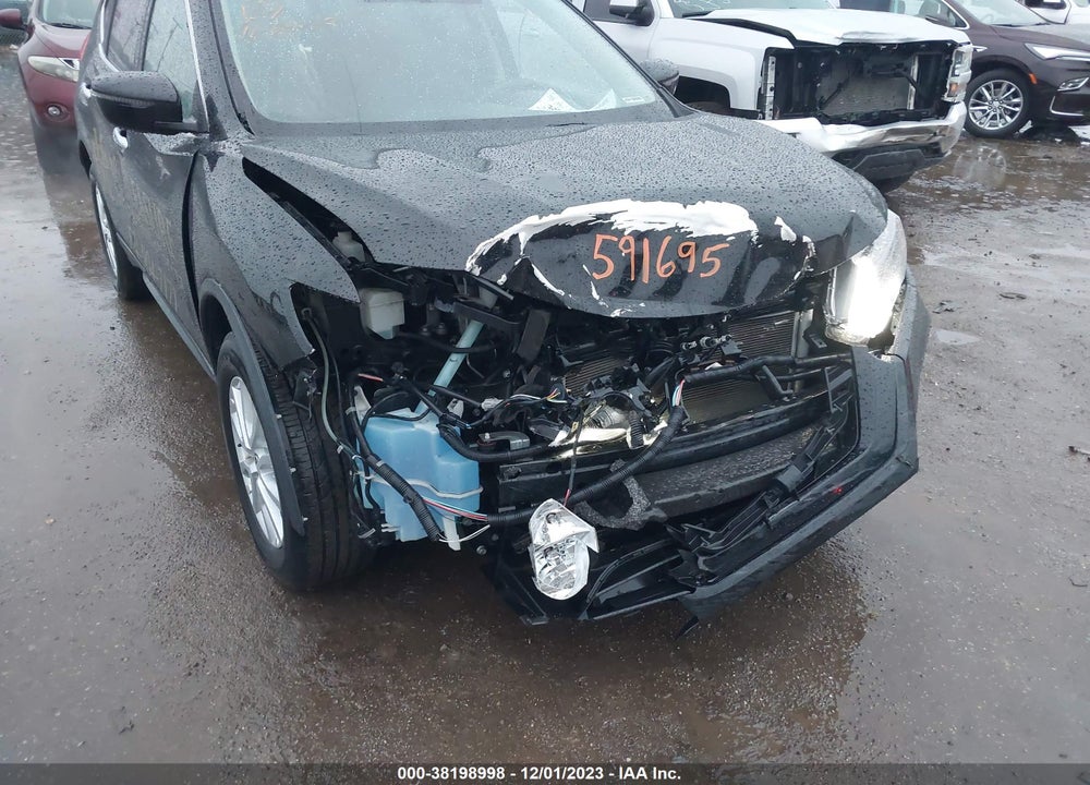 2018 NISSAN ROGUE SV VIN: KNMAT2MV2JP591695