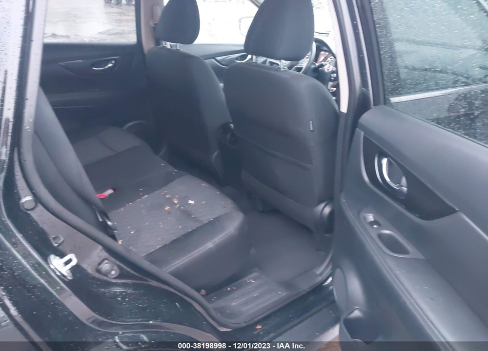 2018 NISSAN ROGUE SV VIN: KNMAT2MV2JP591695