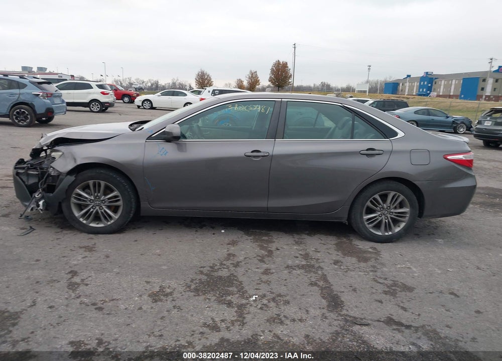 2017 TOYOTA CAMRY SE VIN: 4T1BF1FK3HU268644