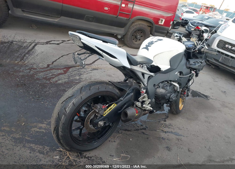 2015 HONDA CBR1000 RR VIN: JH2SC59J4FK400012