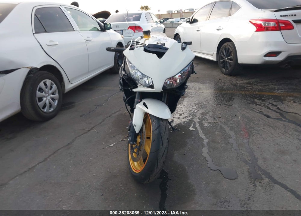 2015 HONDA CBR1000 RR VIN: JH2SC59J4FK400012