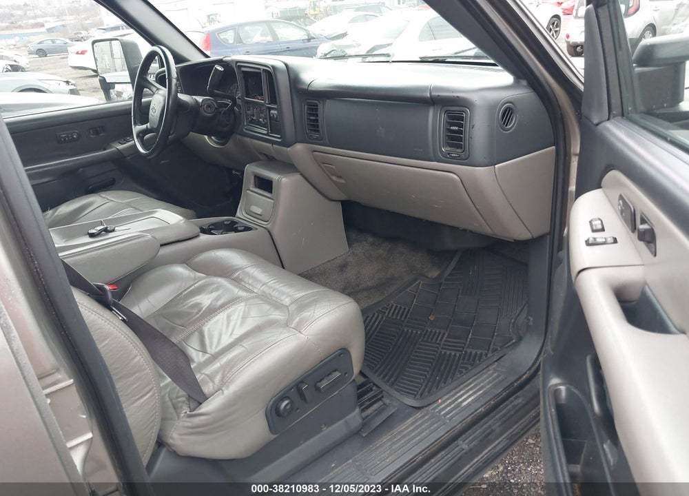 2002 CHEVROLET TAHOE LT VIN: 1GNEK13Z22J252837