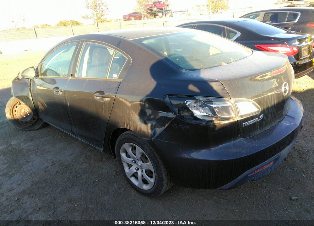 2011 MAZDA 3 I SPORT VIN: JM1BL1UGXB1420715