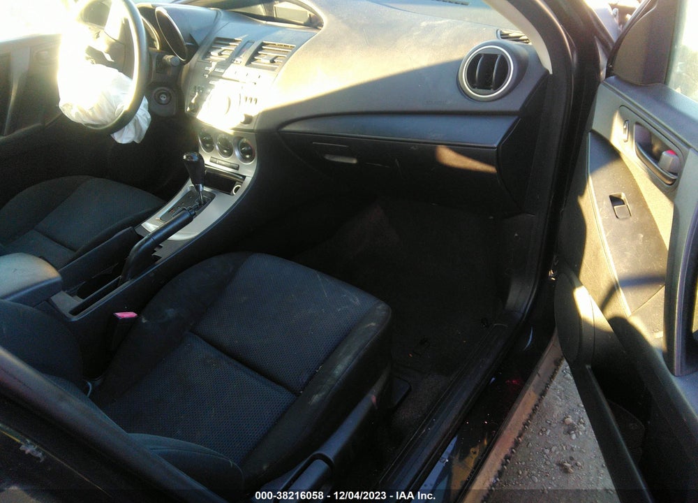 2011 MAZDA 3 I SPORT VIN: JM1BL1UGXB1420715