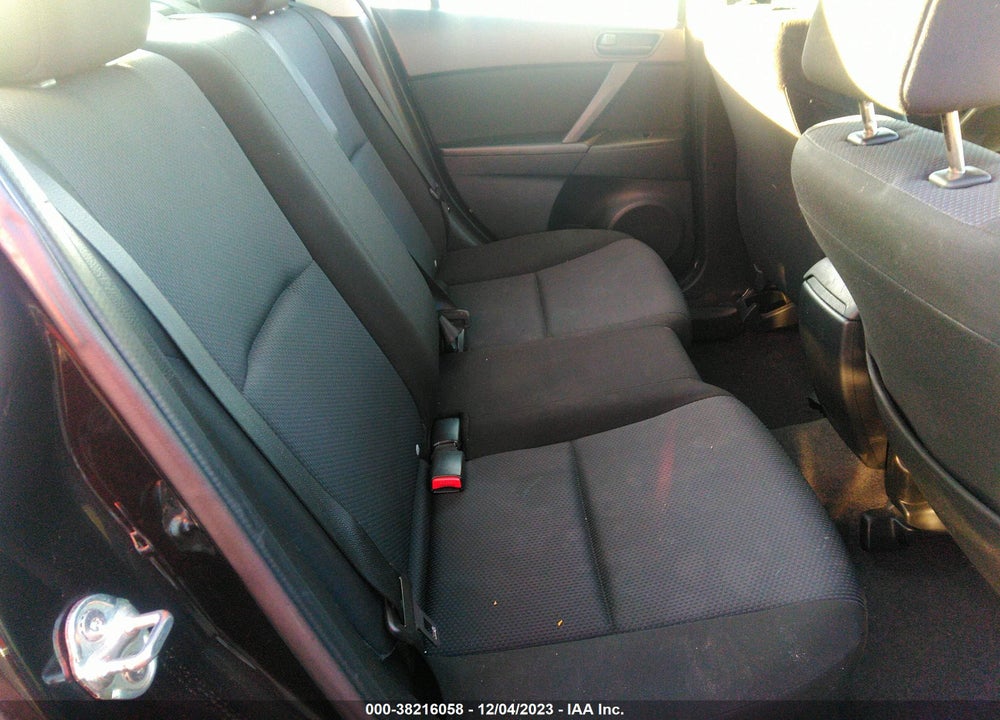 2011 MAZDA 3 I SPORT VIN: JM1BL1UGXB1420715