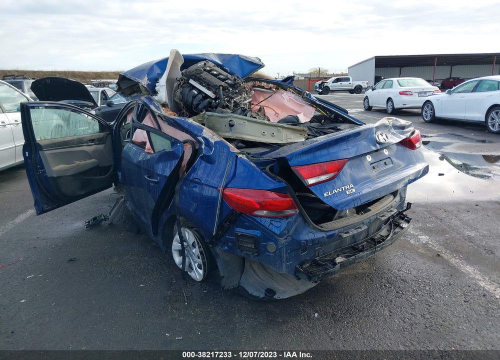 2018 HYUNDAI ELANTRA VIN: 5NPD74LF1JH382922