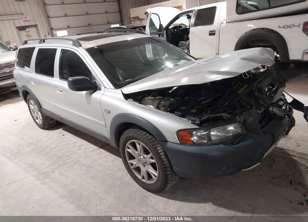 2004 VOLVO XC70 2.5T VIN: YV1SZ59H341172229