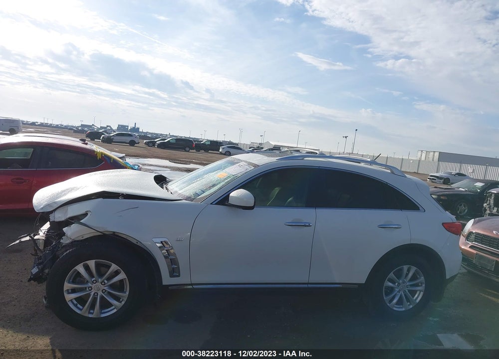 2014 INFINITI QX70 VIN: JN8CS1MU5EM451777