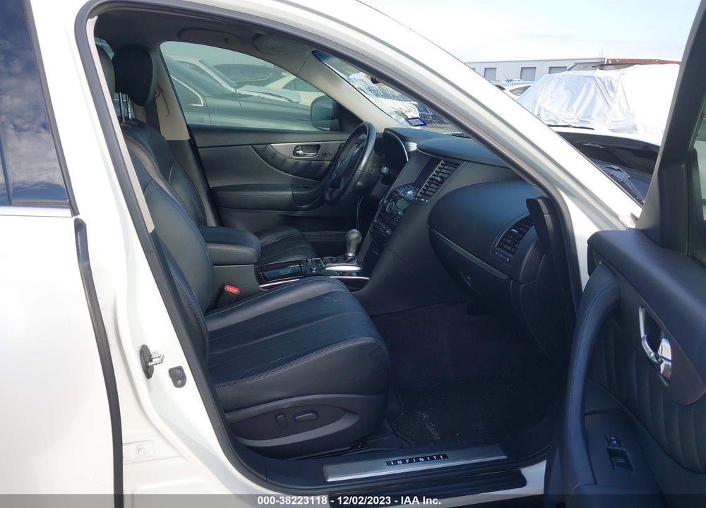 2014 INFINITI QX70 VIN: JN8CS1MU5EM451777