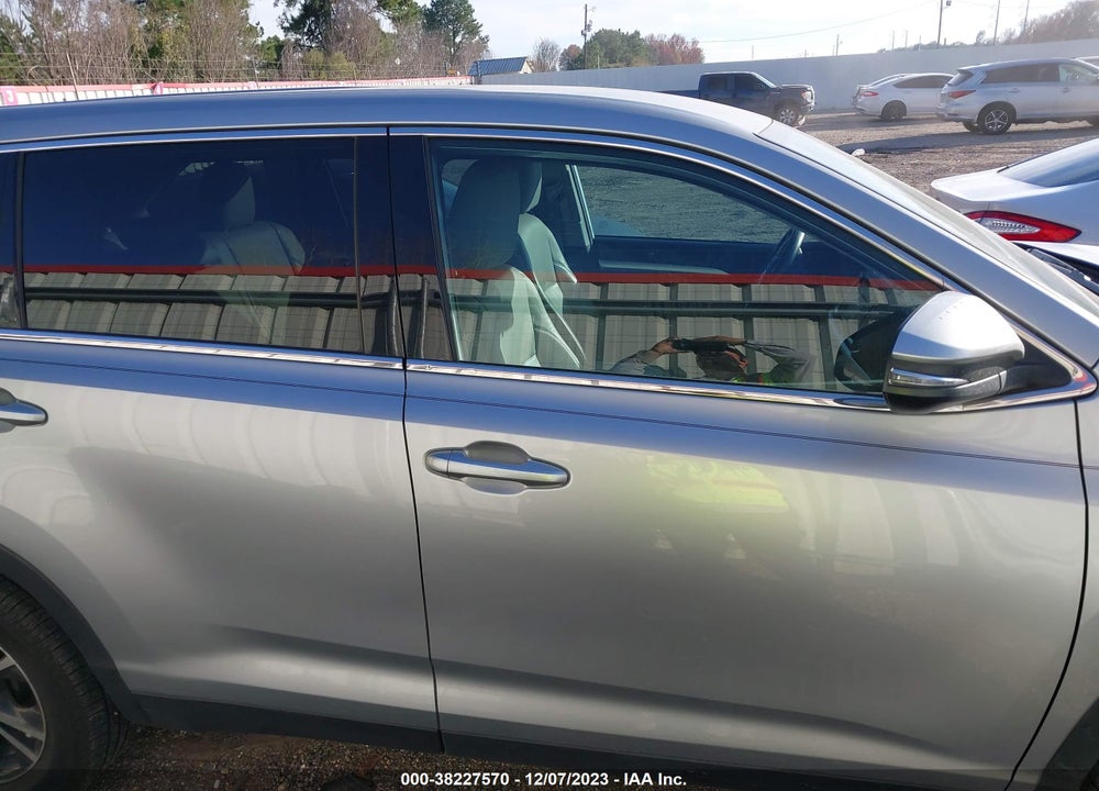 2019 TOYOTA HIGHLANDER LE VIN: 5TDZZRFH5KS296759
