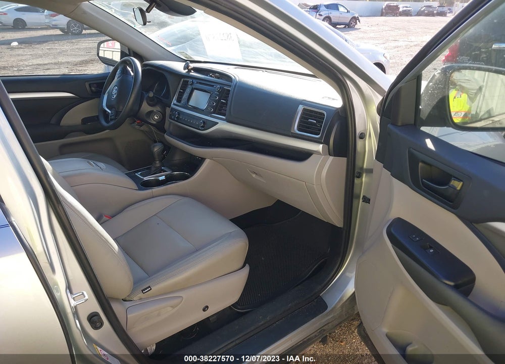 2019 TOYOTA HIGHLANDER LE VIN: 5TDZZRFH5KS296759