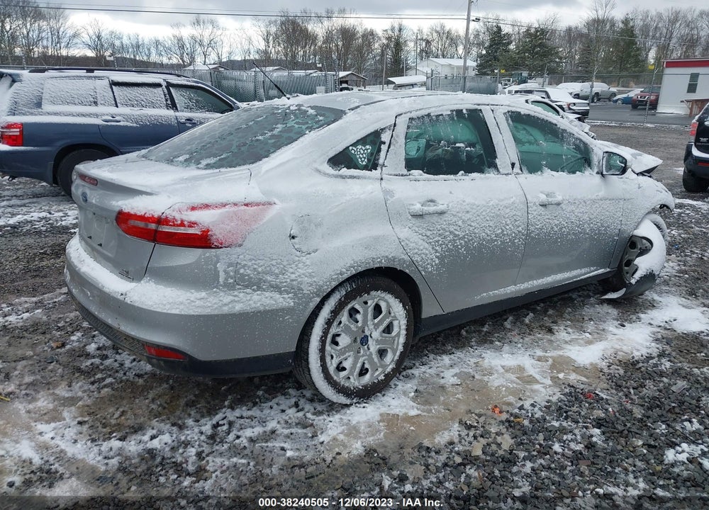 2015 FORD FOCUS SE VIN: 1FADP3F25FL250452